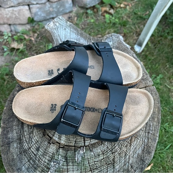 Birkenstock Arizona Kids Black Sandals Size 32/ Little Kid 1-1.5 - Picture 2 of 6